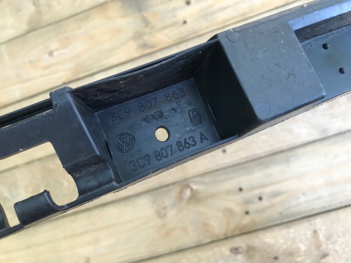 фото №8, Кронштейн   бампера зад 3c9807863a vw passat b6 універсал