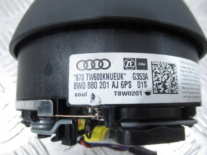 фото №12, Торпедо роздавальна консоль подушка  audi a4 s4 b9 8w оригінал