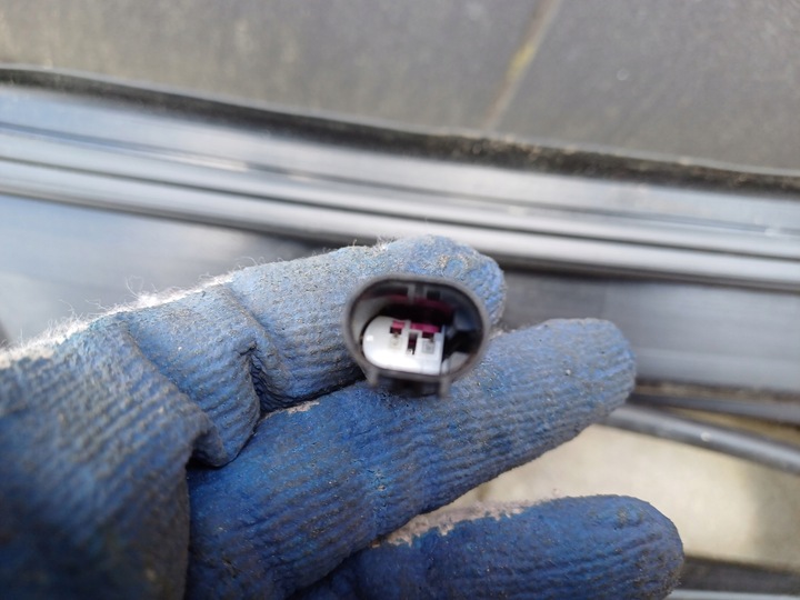 фото №9, Bmw seria 1 e87/e81 04-13 панель под лобовым стеклом 15677210