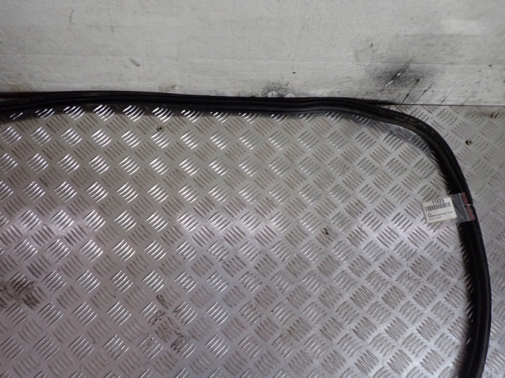 фото №7, Ущільнювач кришки багажника opel insignia a 10r 2.0 універсал 11025