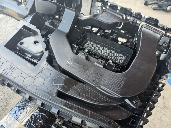 фото №13, Audi q4 e-tron 89b торпедо консоль роздавальна head up 89b857001a