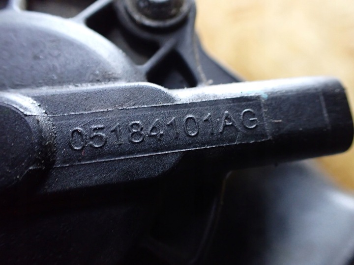 фото №7, Кришка клапанів jeep grand cherokee 3.6 05184101ag 6105