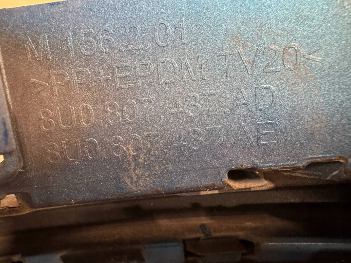 фото №11, Audi q3 8u0 рестайлинг бампер перед передний решётка решётка 8u0807437ad