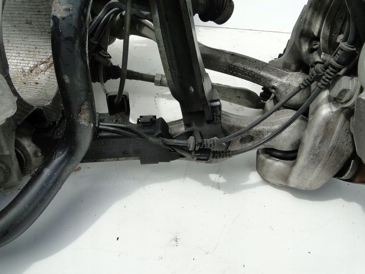 фото №12, Mercedes поворотна опора передня права a2053323800 c клас 205 c43 amg рестайлінг 4mat