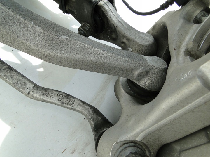 фото №15, Mercedes поворотный кулак передняя левая a2053323700 c класс 205 c43 amg рестайлинг 4mat