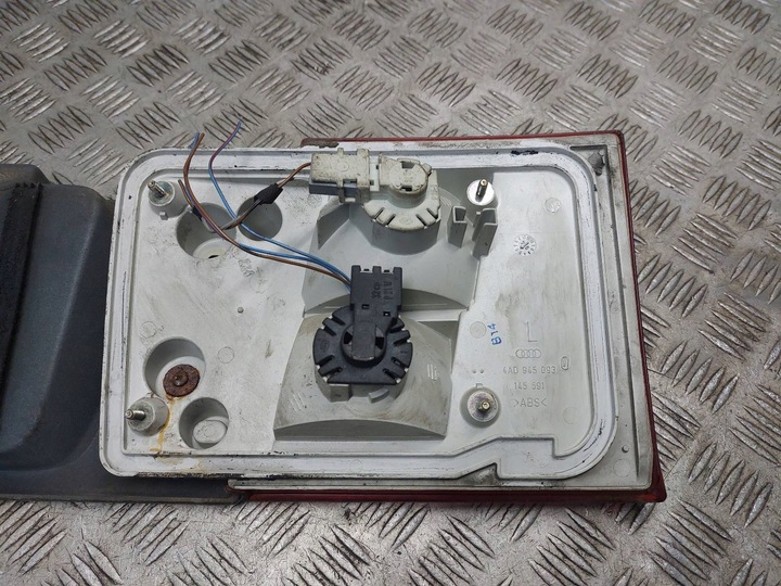 фото №14, Накладка крышки лампы зад audi a6 c4 sedan ly7p