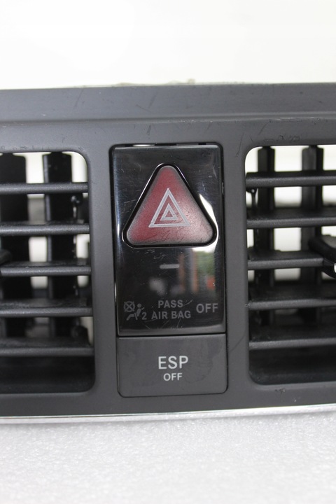 фото №6, Mercedes c класс w204 решётка средняя воздуховод a2048304054 передний рестайлинг