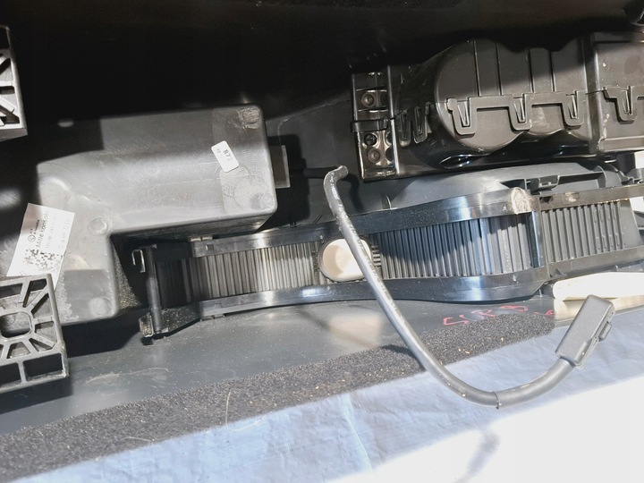 фото №15, Підлокітник тунель середній дисплей skoda superb ii 2 3t0 2008-2015