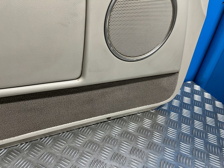 фото №10, Navigator ii 03- боковина обивка дверь левый перед