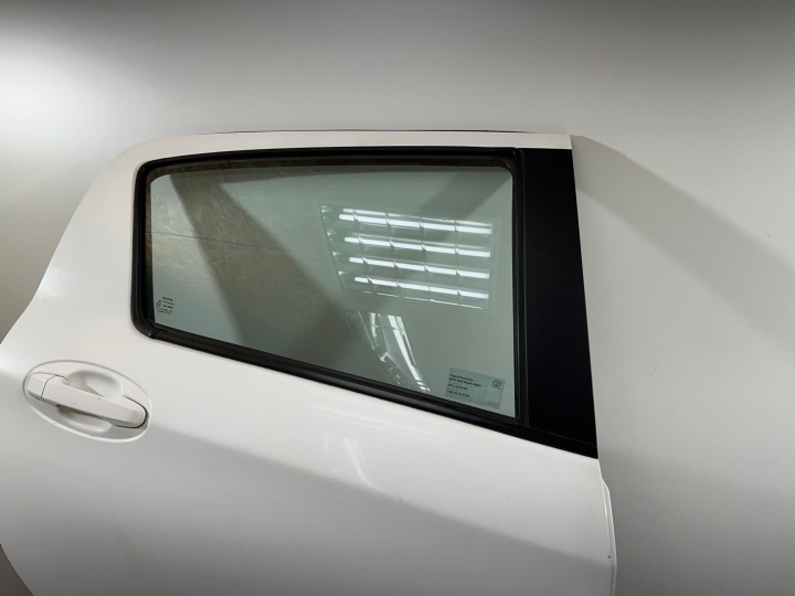 фото №9, Дверь правая зад toyota yaris 3 iii 2011- цвет 040