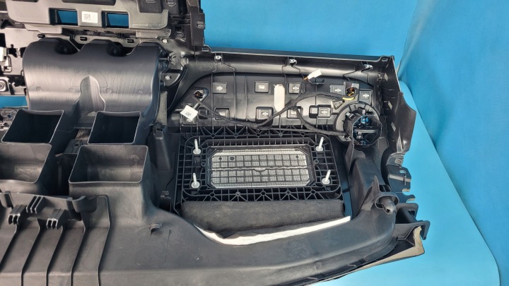 фото №13, Mercedes eqa 250 h243 21r консоль торпедо роздавальна a2476801206 head-up