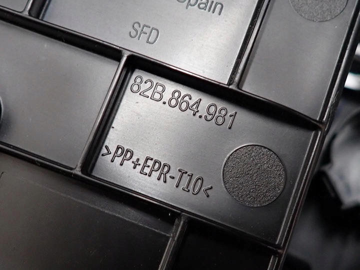 фото №12, Тунель підлокітник ручка чохол коробки передач європа audi a1 ii 82a gb 19r