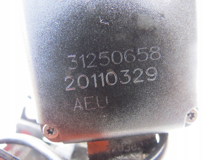 фото №8, Застібка ременя праві зад volvo v60 31250658 31250659