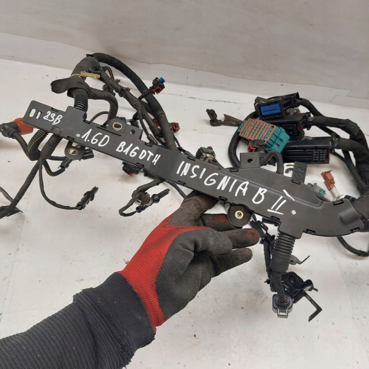 фото №7, Opel insignia b ii 1,6d b16dth шланг джгут електропроводка двигуна 39110231