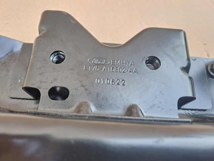 фото №8, Ford transit tourneo 14- правые крепление кронштейн фартук крыльев перед