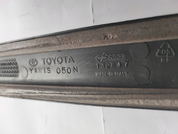 фото №4, Молдинг планки дверь toyota yaris 1 3d