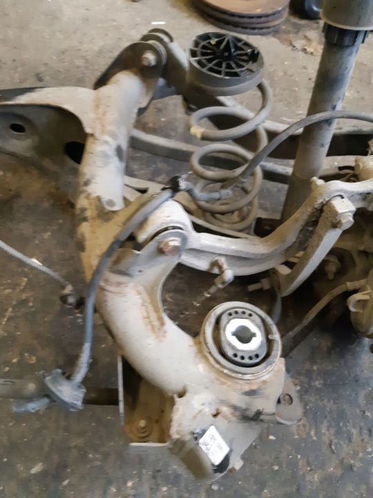 фото №12, Audi a4 b9 подвешивание зад задние подрамник балка поворотный кулак рычаги комплект