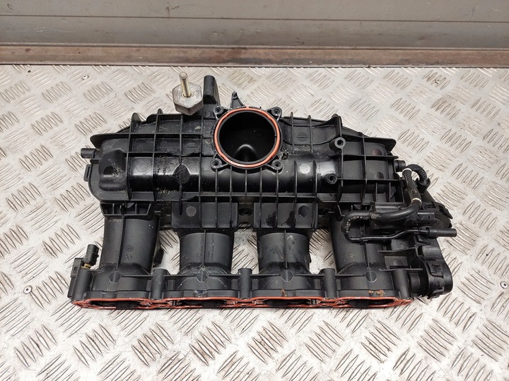 фото №7, Audi a5 2.0 tfsi 06l133201 з спереду колектори впускний