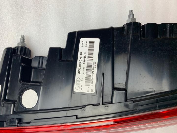 фото №13, Audi a4 8w 2021 рестайлинг лампы led зад комплект uk 8w5945069aa 8w5945070aa 32 km