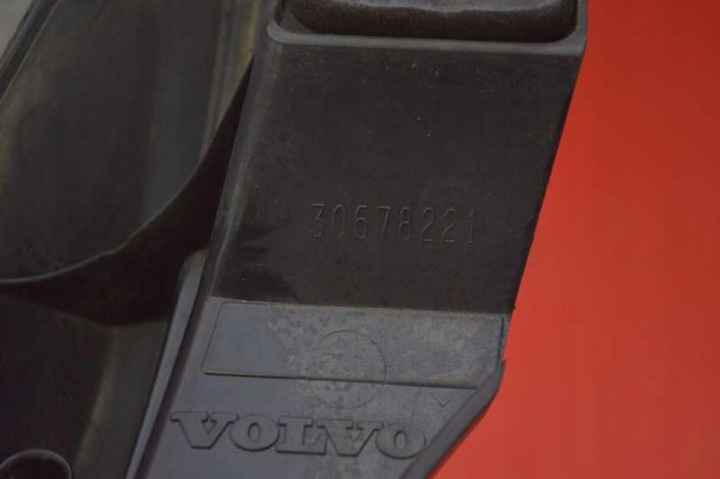 фото №8, Лампа правая зад задняя верхняя отражатель 157618 volvo xc90 1 i 02-06