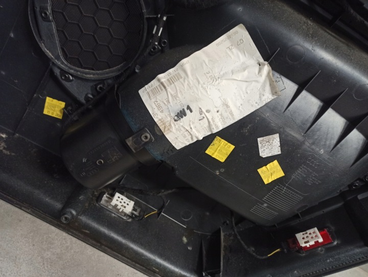 фото №12, Audi q7 4l bose дверна карта (обшивка) права зад 4l0861334