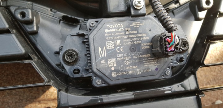 фото №11, Toyota yaris iv 20- бампер передній перед + радар галоген