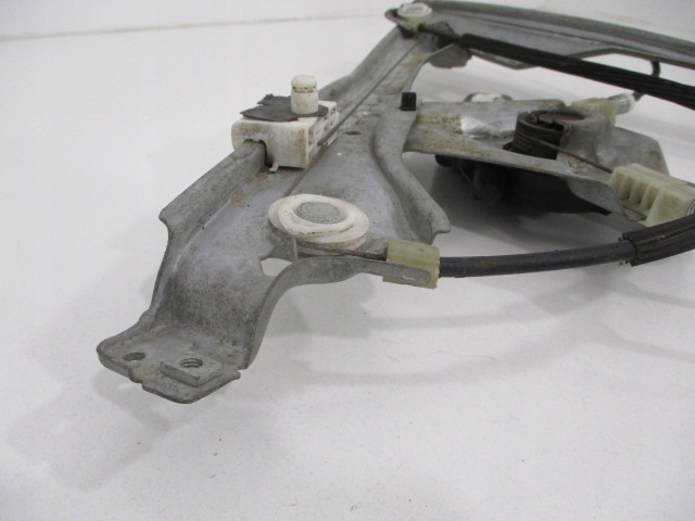 фото №5, Renault clio iii электрический стеклоподъемник правый перед 2 pin 8200291147