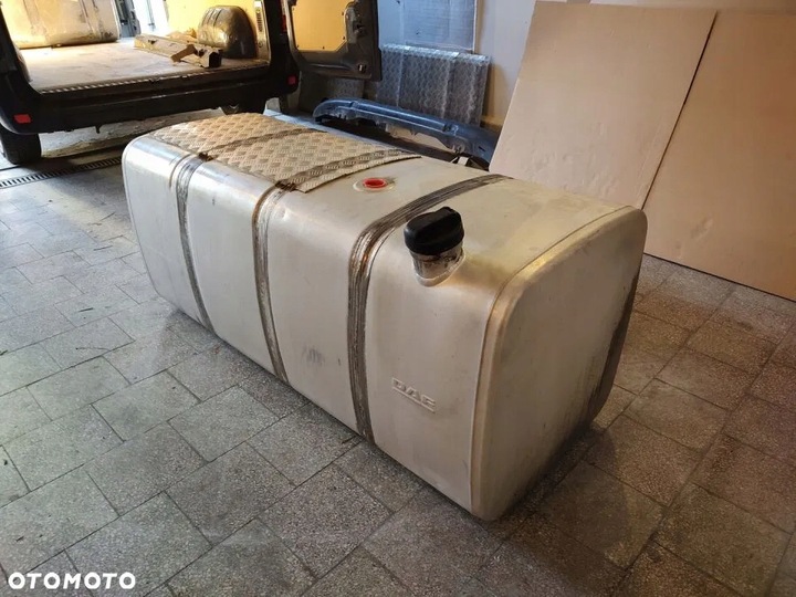 фото №1, Бак пального daf xf 106 730 litrów оригінальний номер 1949974