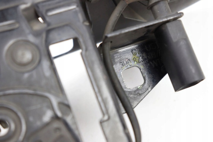фото №5, Skoda superb i замок капота крышки двигателя 3u0823509a
