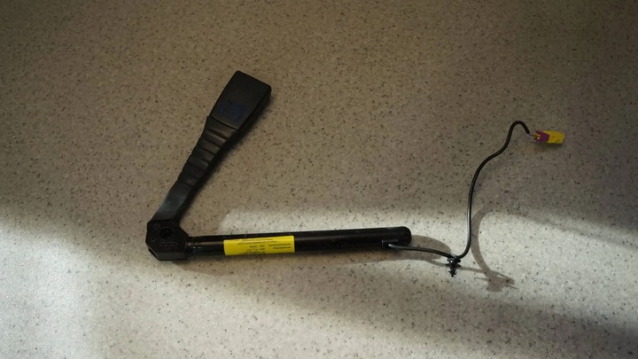 фото №3, Натягувач застібка скоба ременя праві перед opel vectra c signum 13127948f