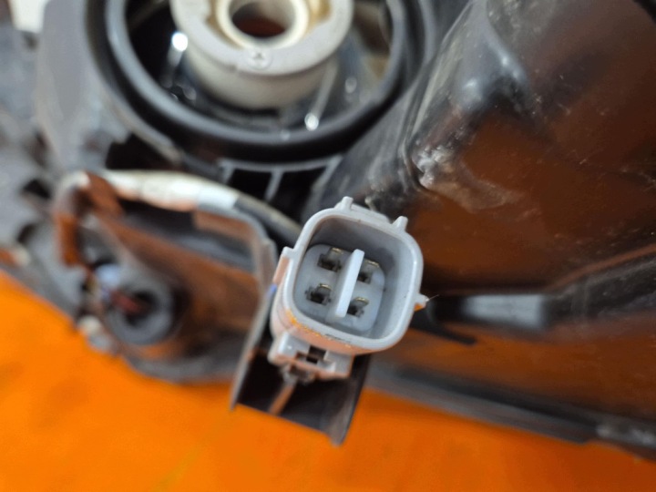 фото №9, Toyota corolla e16 13-19 фара правое правая фара перед 81110-02l60-00