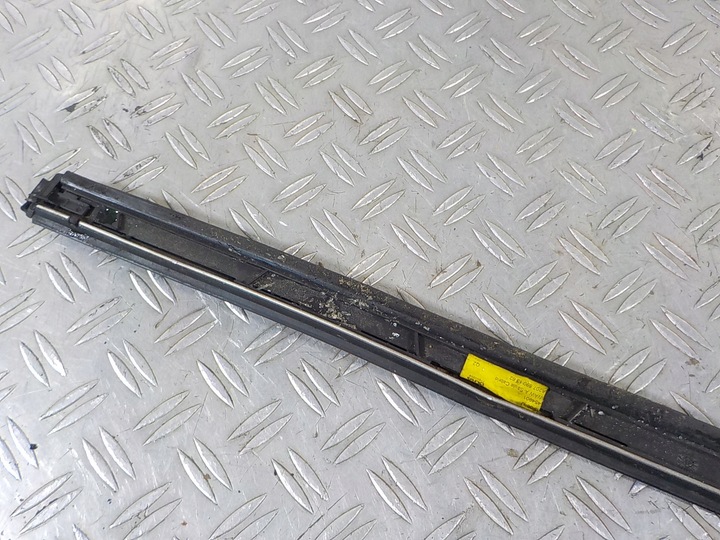 фото №6, Mercedes w207 купе 09- планка стёкла лобовой левая