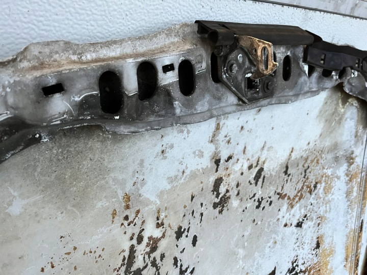 фото №9, Капот крышка двигателя mercedes w124 1985-1989r узкая молдинг