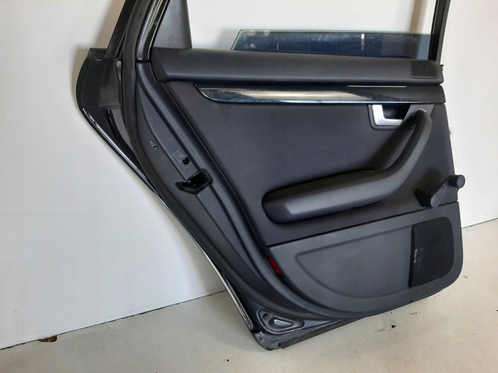 фото №14, Audi a4 b6 avant 2.0fsi 03r двери левые зад код lz5l 8e0833051