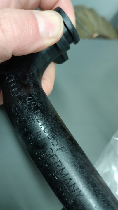 фото №5, Труба водяная audi a3 q3 tt vw golf , passat skoda octavia 06j121065f