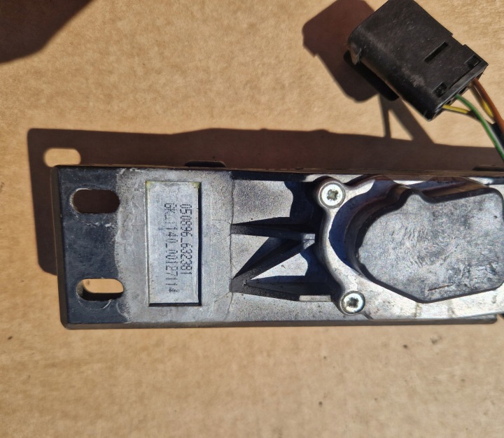 фото №6, Bmw 7 e38 замок кришка багажника bosch 0390201300 8352202