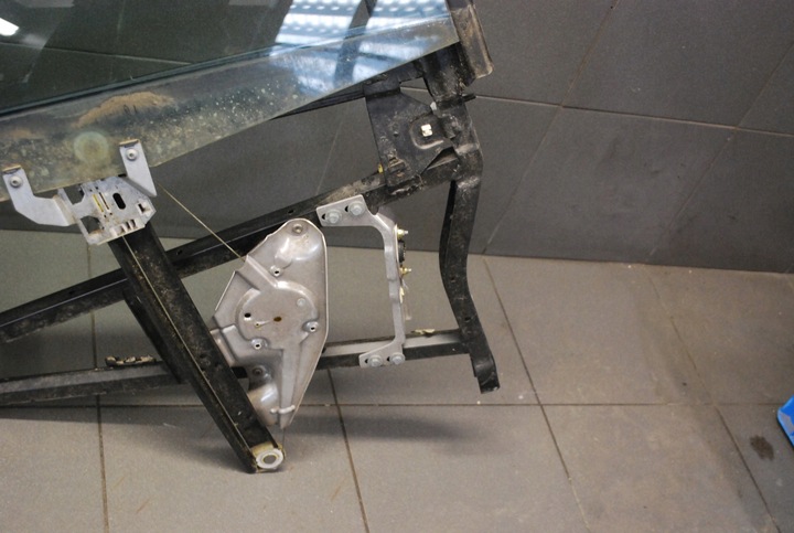 фото №6, Механизм стёкла стекло audi a6 c5 avant правые зад