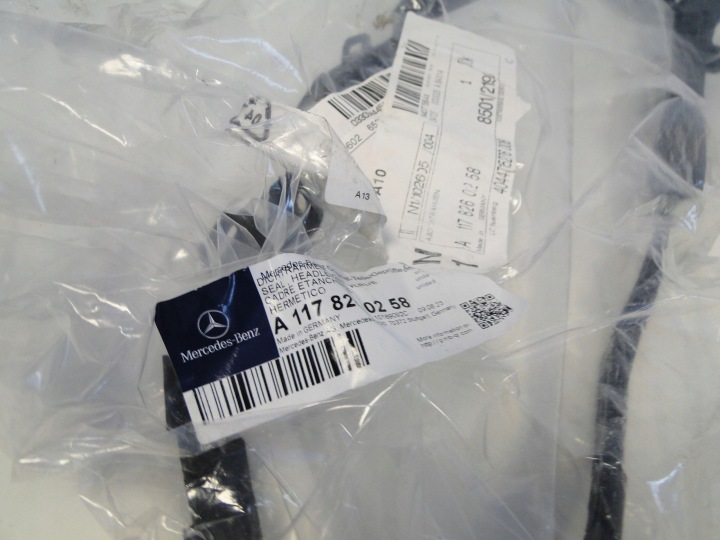 фото №12, Mercedes-benz cla c117 уплотнитель лампы передний правой a1178260258