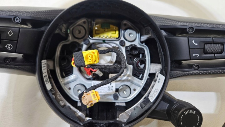 фото №10, Руль мультифункция porsche taycan gts карбон 9j1419091ct