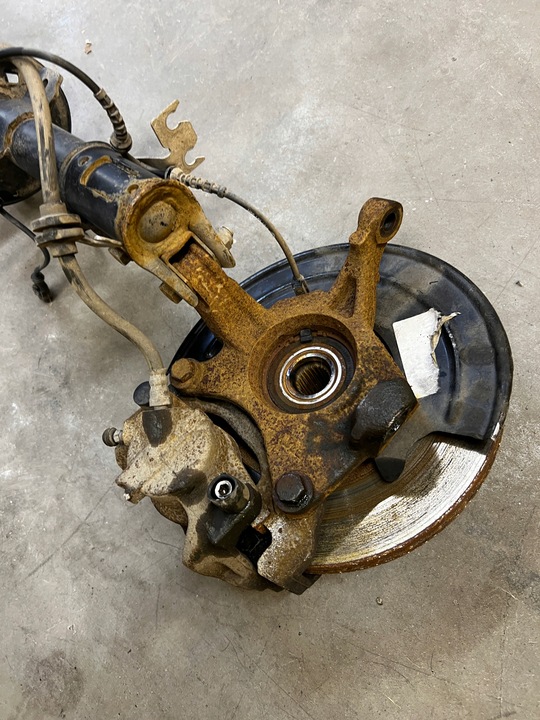 фото №7, Ножка амортизатор поворотный кулак перед правый dacia duster ii 2wd рестайлинг 1.0 tce