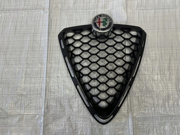 фото №1, Решётка alfa romeo stelvio