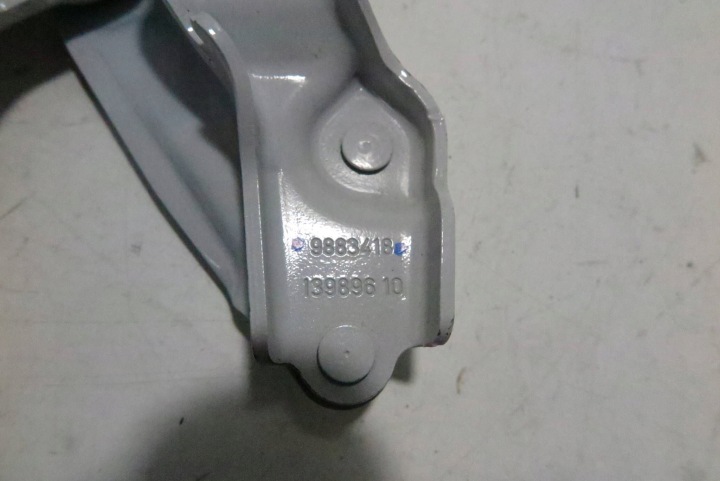 фото №8, Петля капота правое bmw x1 ix1 u11 9883418 13989610