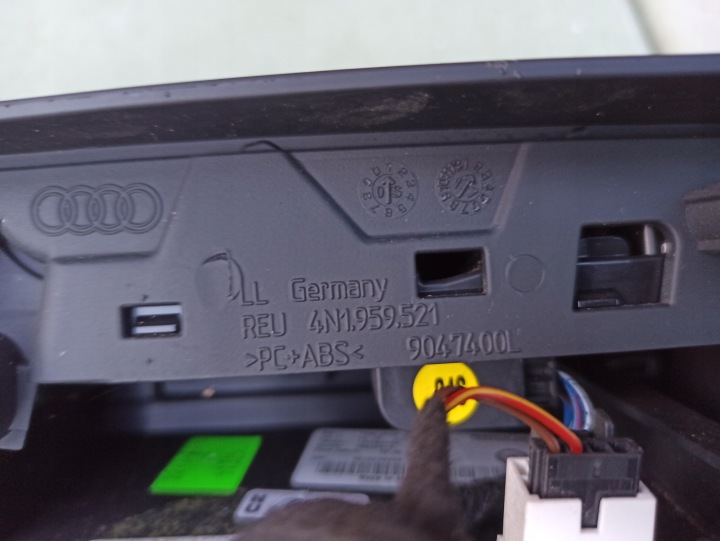 фото №8, Переключатели стекло карта audi a8 d5 4n1959521