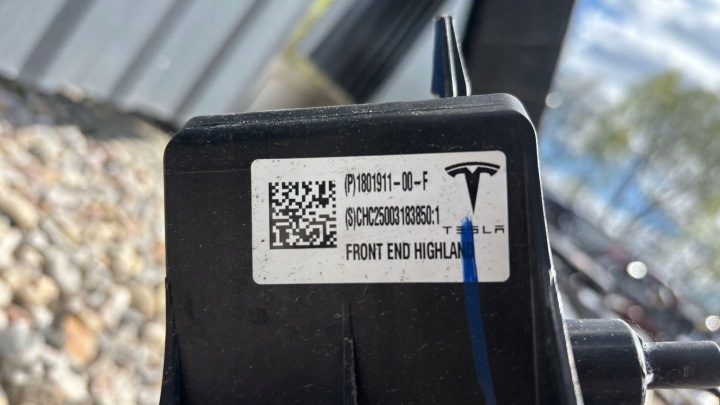фото №10, Tesla модель 3 highland 23- передня панель підсилювач лобове оригінал