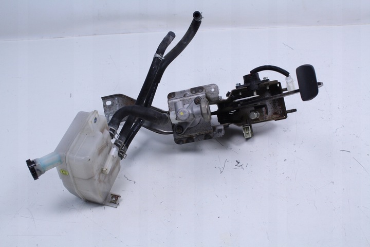 фото №2, Педаль сцепления бачок cabstar maxity 07r.