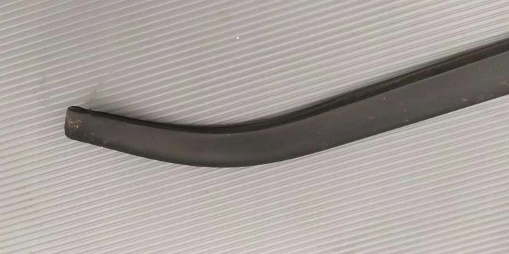 фото №6, Mercedes-benz w123 1980 планка резиновая накладка крыша