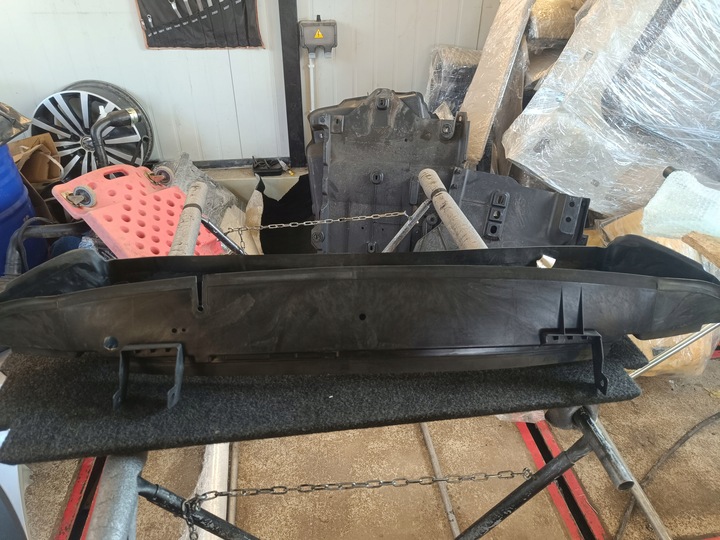 фото №11, Jaguar i-pace x590 - кермо нижня повітря перед