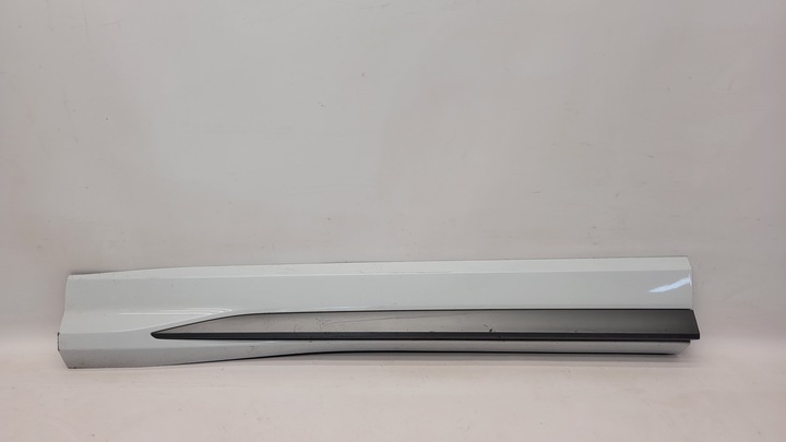 фото №1, Audi q3 83a 18r- планка боковая дверь левая перед