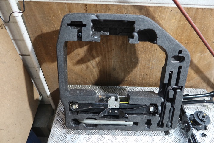 фото №7, Пінополістирол багажника вкладка домкрат ключ 8t0012109a