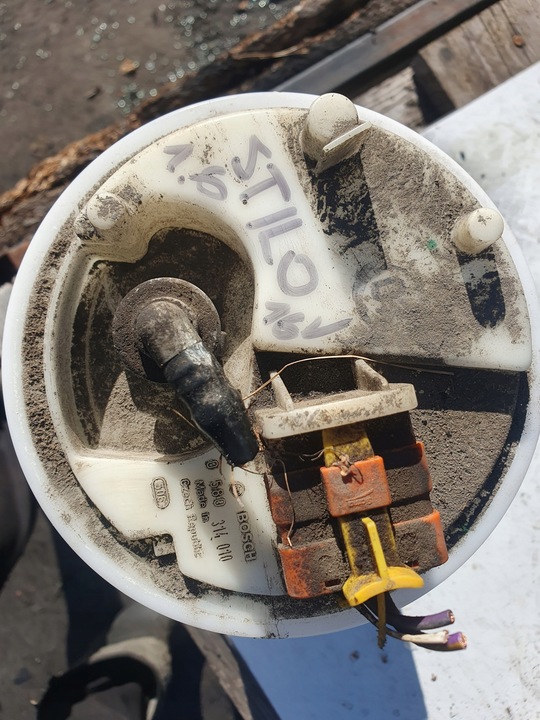 фото №16, Крыло левый перед переднее fiat stilo ржавчина фото dół zjedzony już слегка